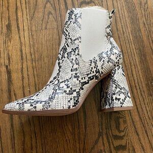 Snakeskin ankle boot-never worn 6.5
